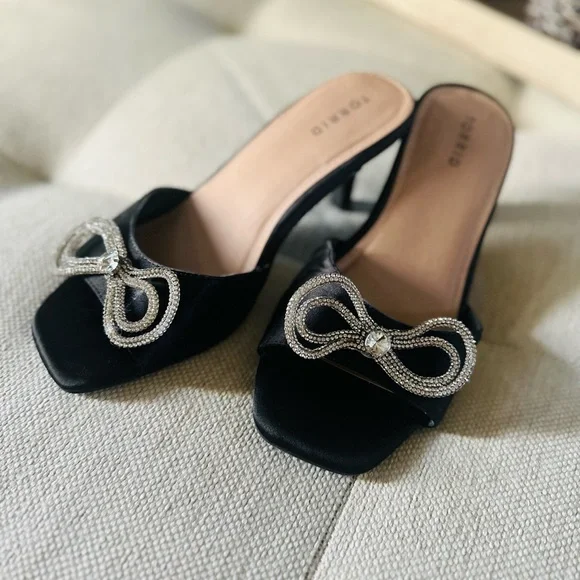 Torrid Elegant Black Mules with Silver Bow - Picture 2 of 6